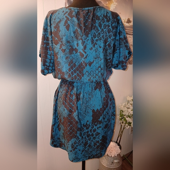 Express stretchy black and blue dress. Size small - Picture 2 of 3
